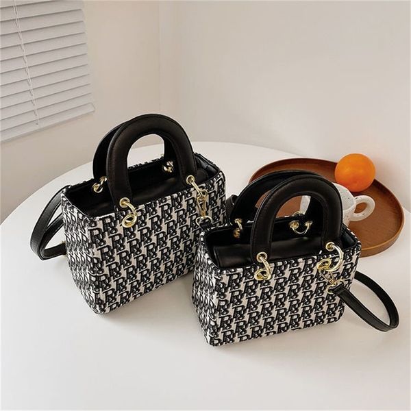 new autumn princess new women's high-grade messenger fashion one hand 700 design purses online
new autumn princess new women's high-grade messenger fashion one hand 700 design purses online