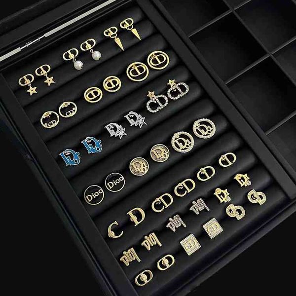 design jewel ornament charm earring are full of diamond earrings, pearls, stars, tassels, square diamond earrings, earrings are old and vers, Golden
design jewel ornament charm earring are full of diamond earrings, pearls, stars, tassels, square diamond earrings, earrings are old and vers, Golden
