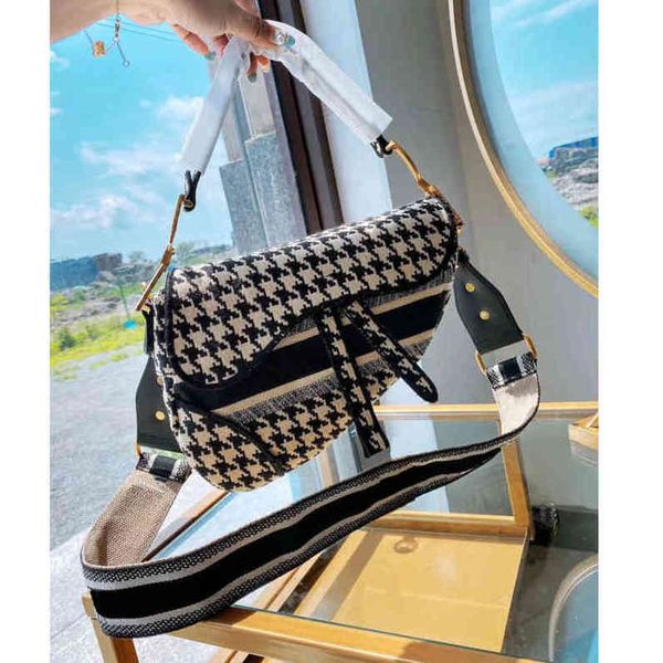 famous brand ladies bags saddle retro messenger handbag star celebrity inspiration embroidery shoulder bag l4od
famous brand ladies bags saddle retro messenger handbag star celebrity inspiration embroidery shoulder bag l4od