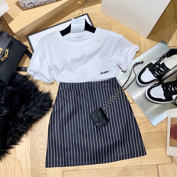 lady two piece dress suit t shirt skirt women dlouse set plaid swallow stripe skirts bodycon summer tweed with letter, White
lady two piece dress suit t shirt skirt women dlouse set plaid swallow stripe skirts bodycon summer tweed with letter, White