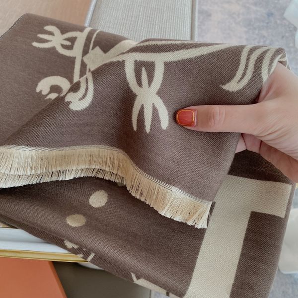 Echarpe hijab Designers S Solid Color Letters Animals Design Women Scarfs Fashion Trend Temperament Hundred Match Ladies Scarf Oli olid carfs carf
Echarpe hijab Designers S Solid Color Letters Animals Design Women Scarfs Fashion Trend Temperament Hundred Match Ladies Scarf Oli olid carfs carf