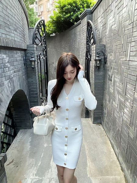 bal 2022 fall winter women's new metal buckle fashion dress spring knitted skirt party skirt valentine's day birthday gift women c, White;black
bal 2022 fall winter women's new metal buckle fashion dress spring knitted skirt party skirt valentine's day birthday gift women c, White;black