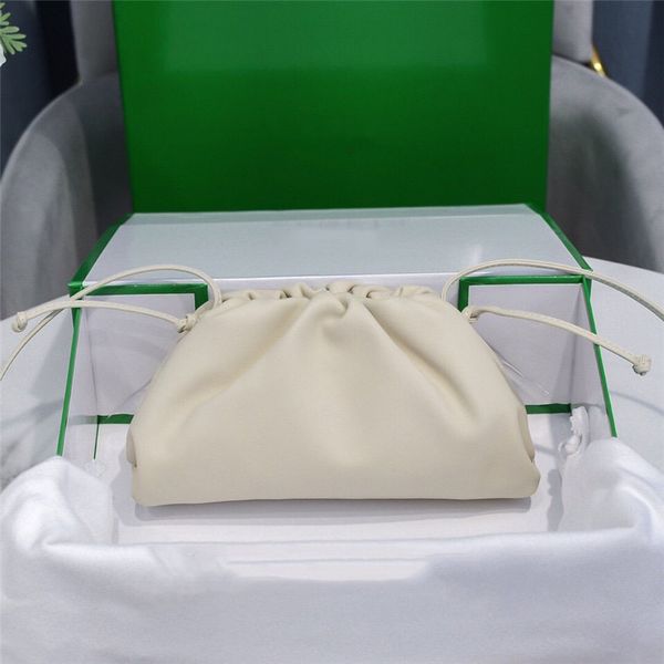 designer luxury calfskin the pouch crossbody bag with shoulder strap 7a quality size: 23*13*7cm
designer luxury calfskin the pouch crossbody bag with shoulder strap 7a quality size: 23*13*7cm
