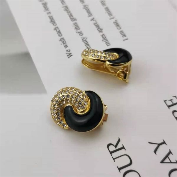 20% off 2022 jewelry new black gold twining earclip female chu xi's same medieval vintage earring, Golden
20% off 2022 jewelry new black gold twining earclip female chu xi's same medieval vintage earring, Golden