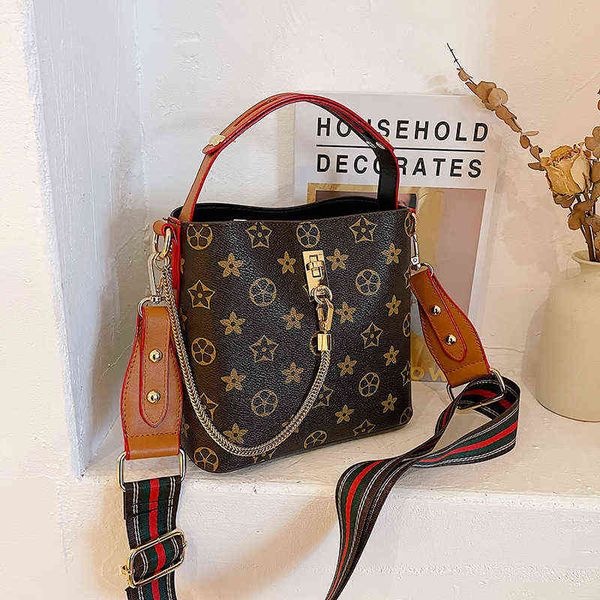bag women 2022 fashion simple women's bag texture wide shoulder belt printed single shoulder menger portable bucket
bag women 2022 fashion simple women's bag texture wide shoulder belt printed single shoulder menger portable bucket