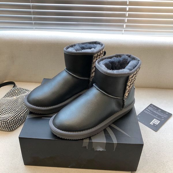 2021 women winter designer trial ankle boots lady fashion boot outdoor leather warm material, Black
2021 women winter designer trial ankle boots lady fashion boot outdoor leather warm material, Black