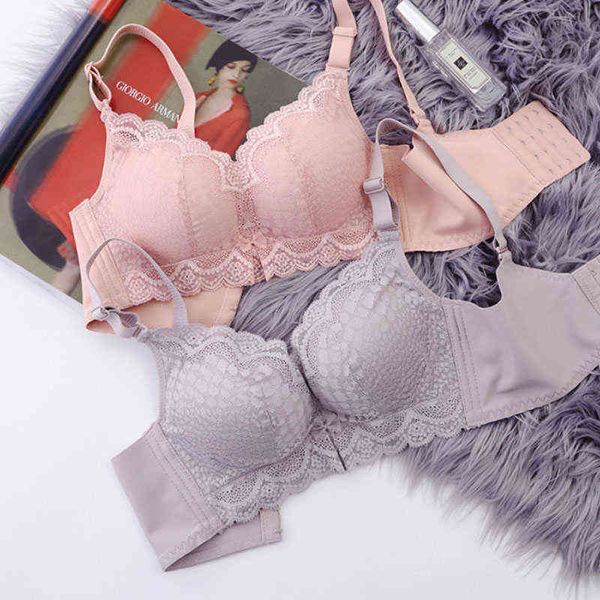 no steel ring thickened cup flat breast new style bra ladies soft breathable underwear lace small corset collected tube l220726, Red;black
no steel ring thickened cup flat breast new style bra ladies soft breathable underwear lace small corset collected tube l220726, Red;black