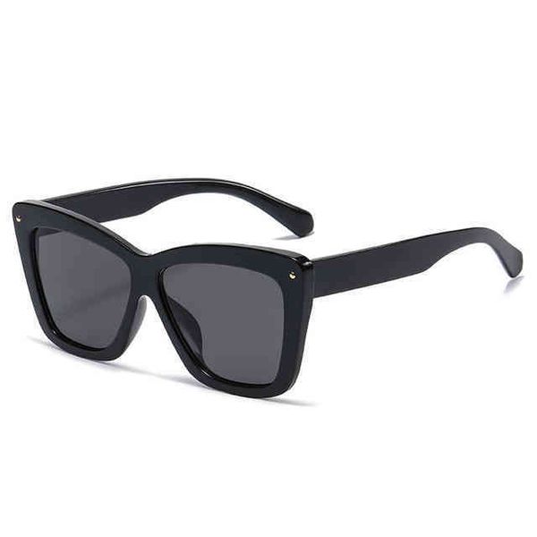 fashion oversized cat eye women sunglass retro rivets decoration blue leopard shad men gradient sun glass, White;black
fashion oversized cat eye women sunglass retro rivets decoration blue leopard shad men gradient sun glass, White;black