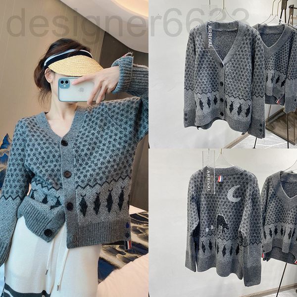 women's knits & tees designer autumn and winter tb women's jacquard v-neck classic four bar casual knitted wool cardigan coat poa3, White
women's knits & tees designer autumn and winter tb women's jacquard v-neck classic four bar casual knitted wool cardigan coat poa3, White