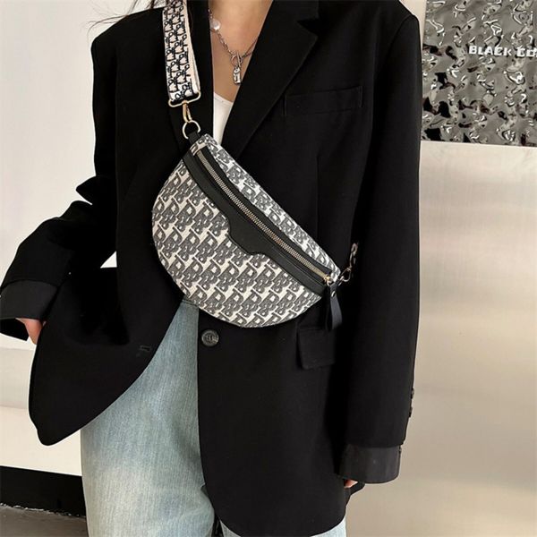 70% off new women's shoulder bag spring and summer bear fashion embroidery jacquard messenger style one waist
70% off new women's shoulder bag spring and summer bear fashion embroidery jacquard messenger style one waist