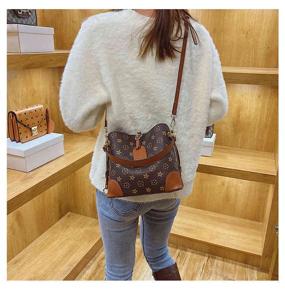 2022 factory wholesale new versatile women's bag fashion autumn and winter messenger single shoulder large capacity american bucket bag
2022 factory wholesale new versatile women's bag fashion autumn and winter messenger single shoulder large capacity american bucket bag