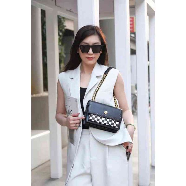 the same women's of c family single shoulder msenger chain checkered small leisure able2022 luxury brand fashion design versatile ladie
the same women's of c family single shoulder msenger chain checkered small leisure able2022 luxury brand fashion design versatile ladie