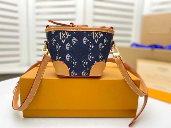 designer 1854 blue fashion jacquard bucket bag retro flower diagonal daily portable 57447 size11.5 x 12 11.5 cm, Brown;gray
designer 1854 blue fashion jacquard bucket bag retro flower diagonal daily portable 57447 size11.5 x 12 11.5 cm, Brown;gray