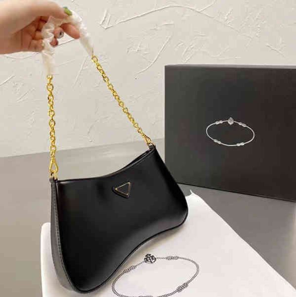 brand high-end ladies luxury patent leather underarm bag designer classic hipster essential size
brand high-end ladies luxury patent leather underarm bag designer classic hipster essential size
