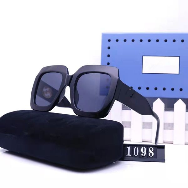 fashion sunglasses for man woman designer goggle beach sun glasses uv400 6 colors optional quality, White;black
fashion sunglasses for man woman designer goggle beach sun glasses uv400 6 colors optional quality, White;black