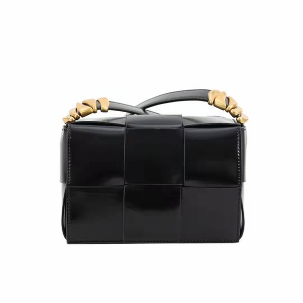 fashion designer handbag shoulder bags crossbody woven bag small square bag triangle leisure temperament pleated plaid clutch purses messeng
fashion designer handbag shoulder bags crossbody woven bag small square bag triangle leisure temperament pleated plaid clutch purses messeng