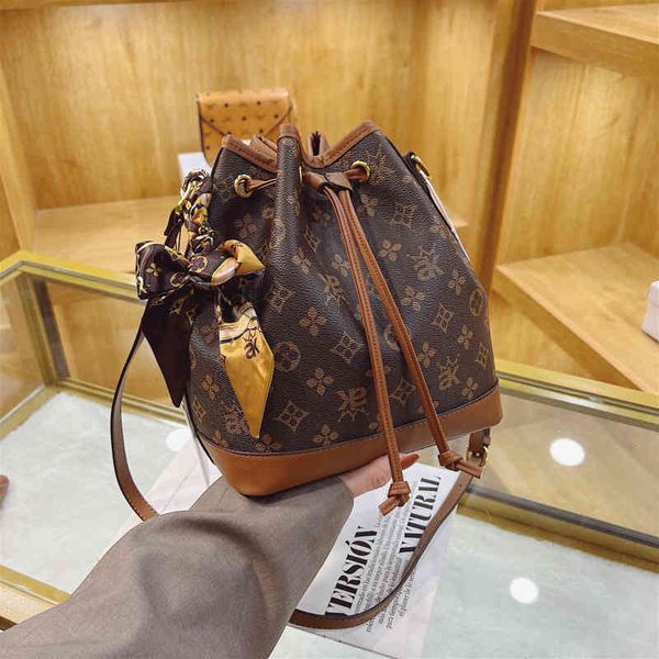 handbags bags hand women's 2022 autumn winter new fashion trend versatile messenger single shoulder bag fashion mother's, Black;red
handbags bags hand women's 2022 autumn winter new fashion trend versatile messenger single shoulder bag fashion mother's, Black;red