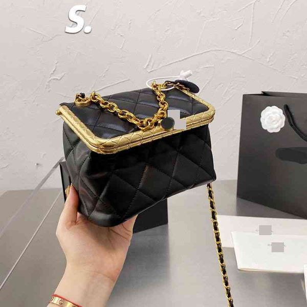 super xiaoxiangfeng fire women's cosmetic messenger lingge chain messenger sheepskin small genuine leather
super xiaoxiangfeng fire women's cosmetic messenger lingge chain messenger sheepskin small genuine leather