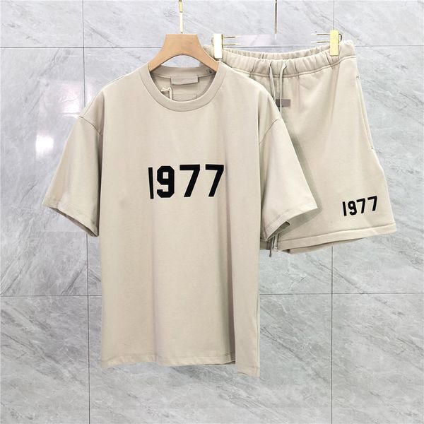 22ss europe flocking print silicone logo t shirt summer tee high street casual men women plus size short sleeve tshirt shorts running bottom, Black;brown
22ss europe flocking print silicone logo t shirt summer tee high street casual men women plus size short sleeve tshirt shorts running bottom, Black;brown
