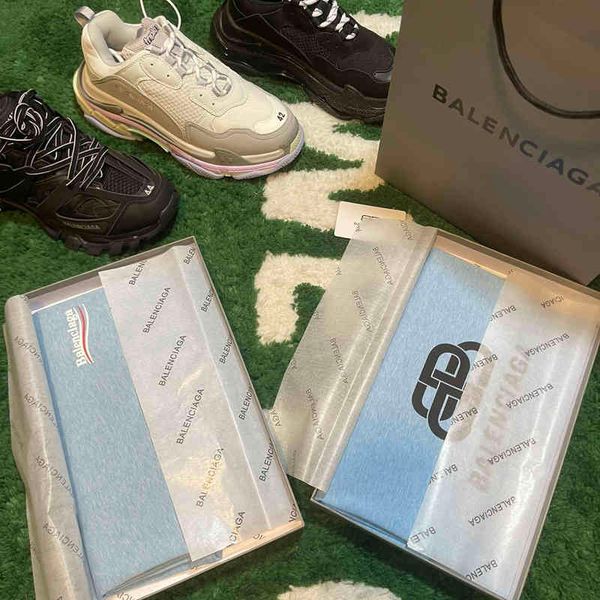 2022 designer bal t shirt gift packaging paris b family short sleeve men's and women's new fashion summer pure cotton t-shirt vers, White;black
2022 designer bal t shirt gift packaging paris b family short sleeve men's and women's new fashion summer pure cotton t-shirt vers, White;black
