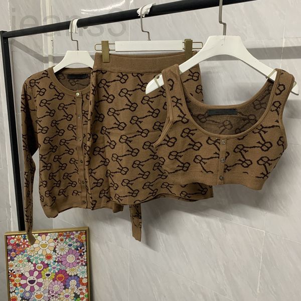 women's two piece pants designer minority design 2022 spring new letter knitted cardigan suspender vest half skirt slim fit suit for wo, White
women's two piece pants designer minority design 2022 spring new letter knitted cardigan suspender vest half skirt slim fit suit for wo, White