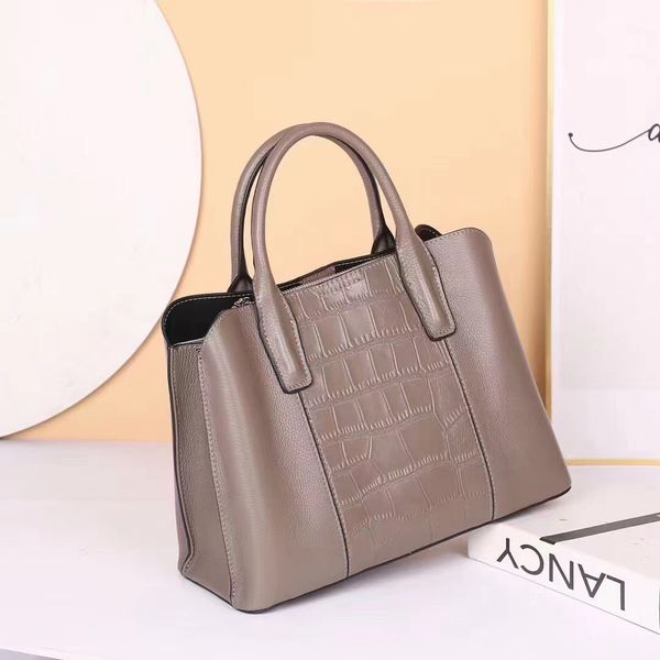 women wide shoulder bucket bag fashion large capacity single messenger bag tote purse
women wide shoulder bucket bag fashion large capacity single messenger bag tote purse