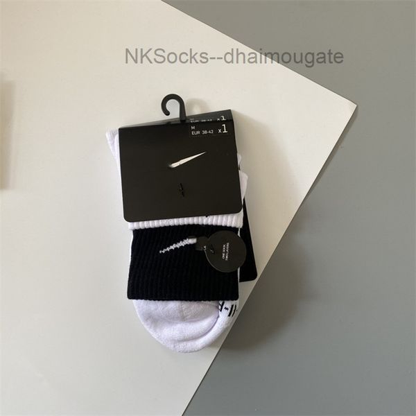 men classic fashion socks hook brand color stitched men's women's long tube sports training sock street couple middle tubes luxury, Black
men classic fashion socks hook brand color stitched men's women's long tube sports training sock street couple middle tubes luxury, Black
