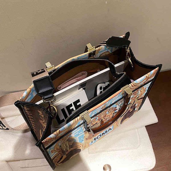 factory direct sale single msenger 2022 new european and american high beauty temperament big brand letter pu retro women's hand design
factory direct sale single msenger 2022 new european and american high beauty temperament big brand letter pu retro women's hand design