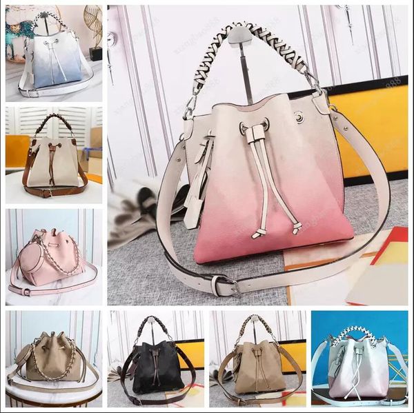 designer women bella shoulder bag paris hollow out logo bucket handbags cowhide leather drawstring crossbody handbag with coin purse luxurys
designer women bella shoulder bag paris hollow out logo bucket handbags cowhide leather drawstring crossbody handbag with coin purse luxurys