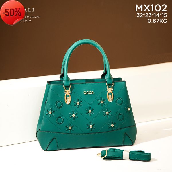 luxury designerpopular 2022 new fashion embossed hand-held diana summer net red mother female messenger bag
luxury designerpopular 2022 new fashion embossed hand-held diana summer net red mother female messenger bag