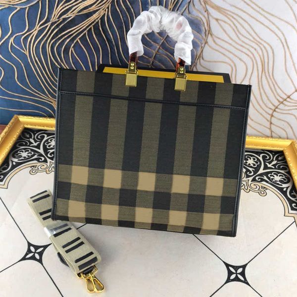 quality shopping bags popular large capacity tote bag amber double handle handbag lady retro shoulder pouch
quality shopping bags popular large capacity tote bag amber double handle handbag lady retro shoulder pouch