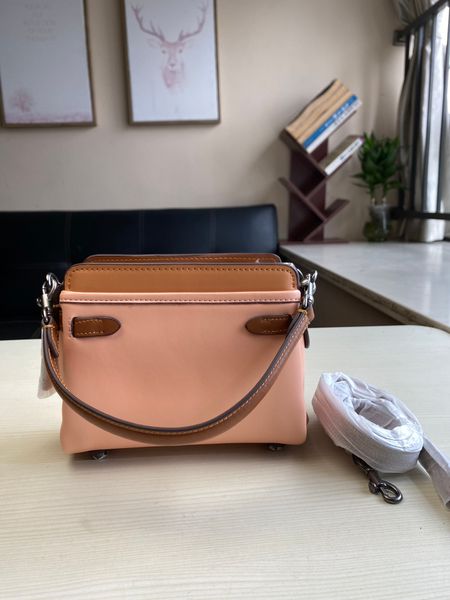 women's simple mini size bag genuine leather fashion design shoulderbag cell phone bag fine workmanship
women's simple mini size bag genuine leather fashion design shoulderbag cell phone bag fine workmanship