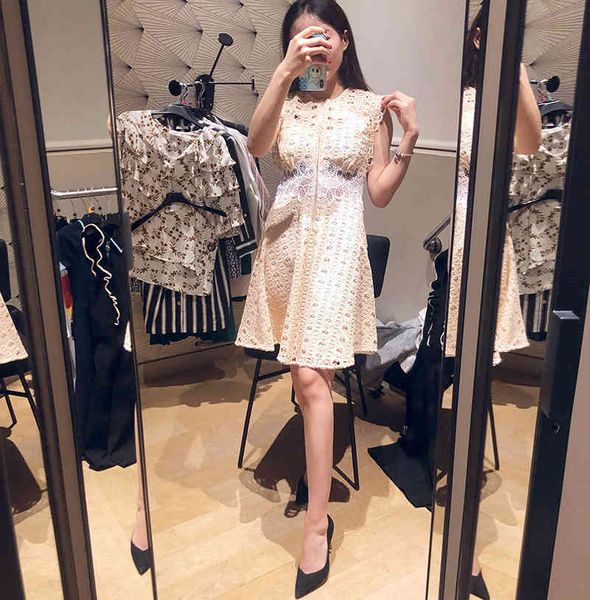 french elegant s home 20 spring and summer color contrast waist white hollow out lace water-soluble flower sleeveless, Black;gray
french elegant s home 20 spring and summer color contrast waist white hollow out lace water-soluble flower sleeveless, Black;gray