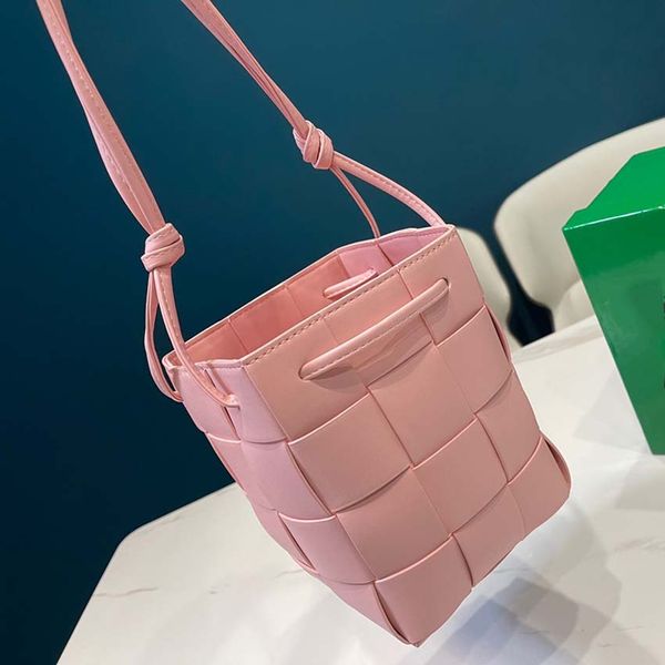 2022 women bags crossbody handbag one-shoulder pillow versatile design leather stylish high-end small square handbag 180
2022 women bags crossbody handbag one-shoulder pillow versatile design leather stylish high-end small square handbag 180