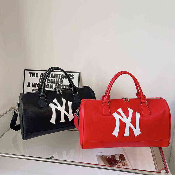 large capacity travel bag fashion letter one shoulder messenger bag light waterproof portable fitness bag luggage 220712
large capacity travel bag fashion letter one shoulder messenger bag light waterproof portable fitness bag luggage 220712