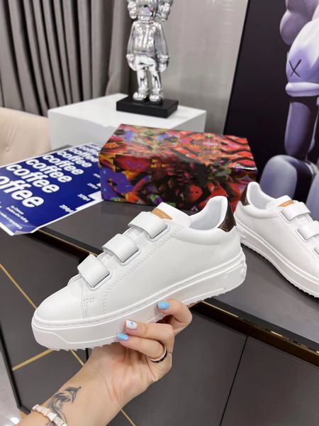 designer lady flat casual shoes leather platform sneaker letters lace-up luxury woman shoes fashion new men printed shoes large 0601, Black
designer lady flat casual shoes leather platform sneaker letters lace-up luxury woman shoes fashion new men printed shoes large 0601, Black