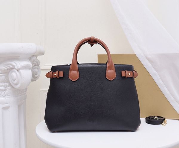 women's fashion bag handbag large capacity classic checked calfskin material cell phone bag fine workmanship
women's fashion bag handbag large capacity classic checked calfskin material cell phone bag fine workmanship