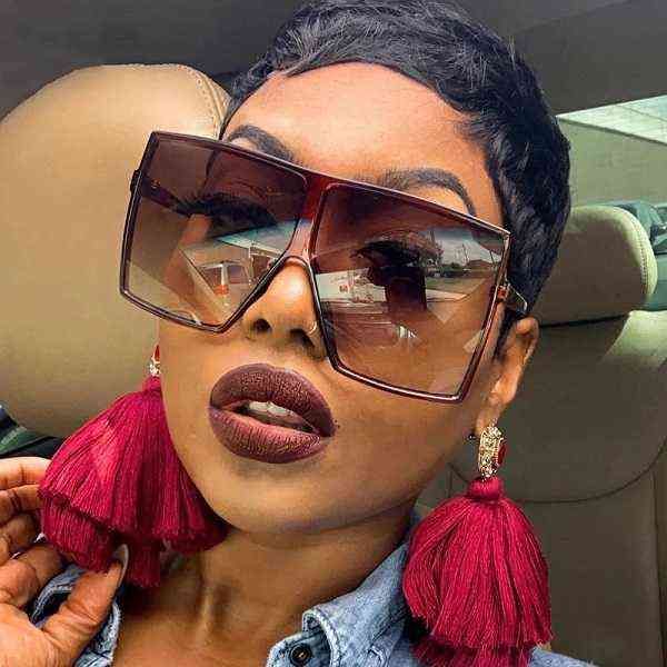 2022 super new trend polarized sunglasses fashion urban men's and women's color changing hip-hop glasses 485y, White;black
2022 super new trend polarized sunglasses fashion urban men's and women's color changing hip-hop glasses 485y, White;black