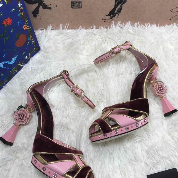 women's fashion temperament retro classic shoes comfortable high heels in summer 2022 new flowers with design leather sandals sexy., Black
women's fashion temperament retro classic shoes comfortable high heels in summer 2022 new flowers with design leather sandals sexy., Black