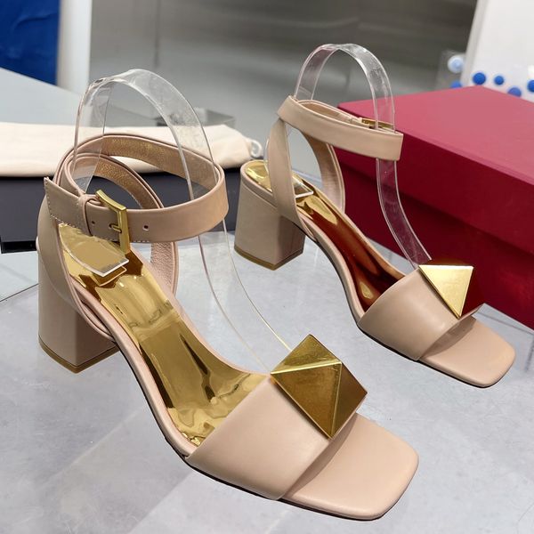 2022 luxury designer women genuine leather sandals lady slipper luxurys designers open peep toes summer shoes black slippers
2022 luxury designer women genuine leather sandals lady slipper luxurys designers open peep toes summer shoes black slippers