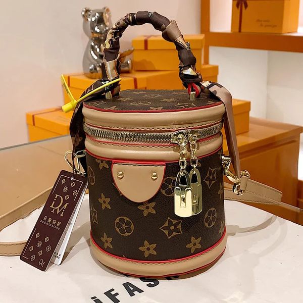 cylinder bag women's bags 2022 new fashion silk scarves portable cylinders bucket bag single shoulder crossbody flower texture-bag
cylinder bag women's bags 2022 new fashion silk scarves portable cylinders bucket bag single shoulder crossbody flower texture-bag