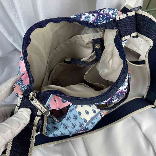 luxury one-shoulder female cloth women's waterproof messenger printed tote bag chain single shoulder handbags
luxury one-shoulder female cloth women's waterproof messenger printed tote bag chain single shoulder handbags
