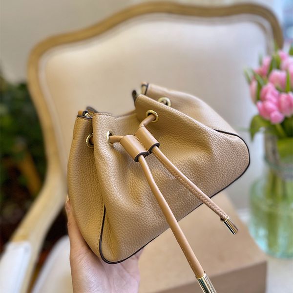 classic bucket bag leather woman fashion vintage handbags shoulder bag designer big name chain designers handbag lady luxurious totes wallet
classic bucket bag leather woman fashion vintage handbags shoulder bag designer big name chain designers handbag lady luxurious totes wallet