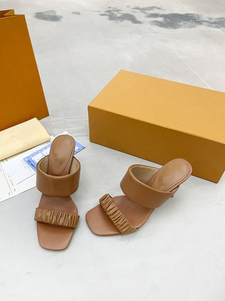 women's high heel slippers genuine leather stylish simple design height 8.5cm comfortable foot feeling two styles are available, Black
women's high heel slippers genuine leather stylish simple design height 8.5cm comfortable foot feeling two styles are available, Black
