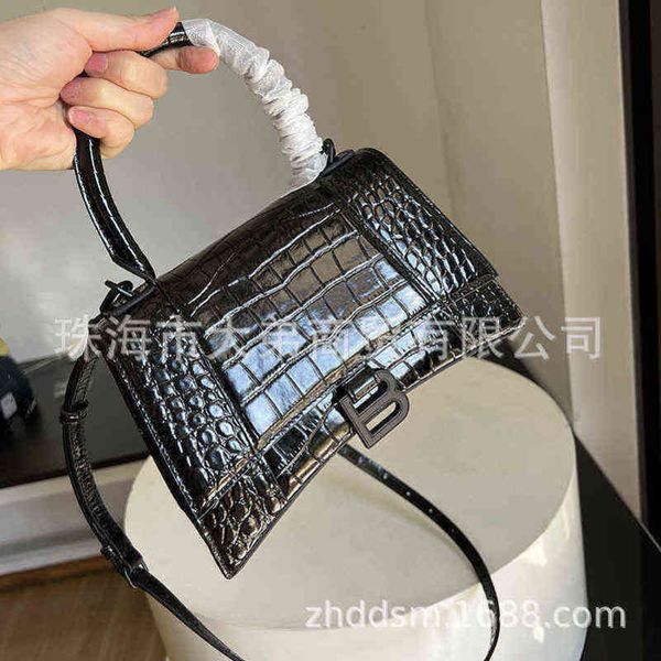 designer balencaigass bags hourglas b original leather black crocodile pattern buckle paris fashion female
designer balencaigass bags hourglas b original leather black crocodile pattern buckle paris fashion female