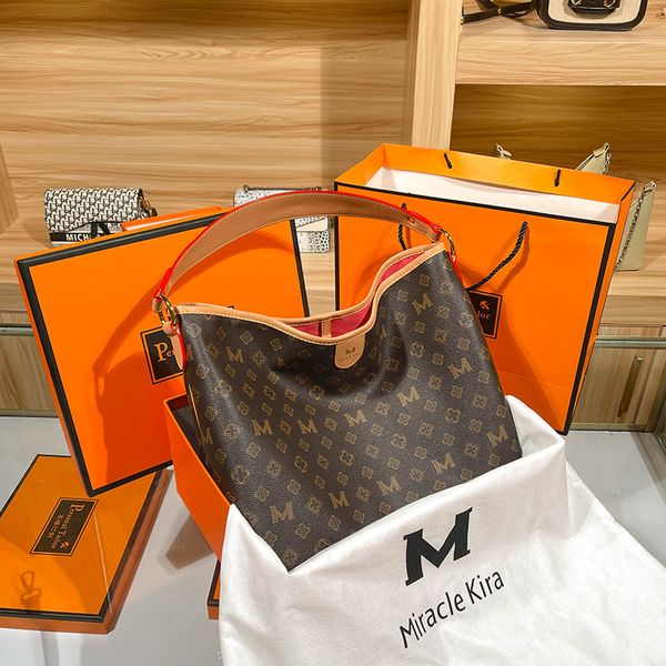 2022 spring and summer on the new high-grade retro ladies large-capacity tote bag temperament presbyopic shoulder underarm shopping bag
2022 spring and summer on the new high-grade retro ladies large-capacity tote bag temperament presbyopic shoulder underarm shopping bag