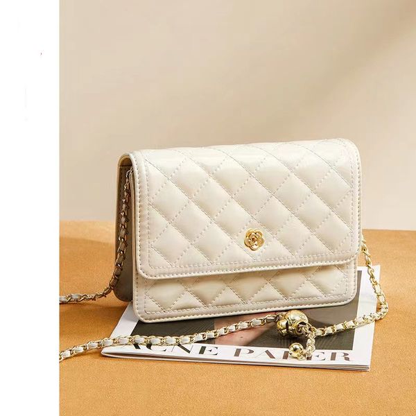 2022 new chain shoulder messenger bag rhombus small square all-match cowhide small fragrance style
2022 new chain shoulder messenger bag rhombus small square all-match cowhide small fragrance style