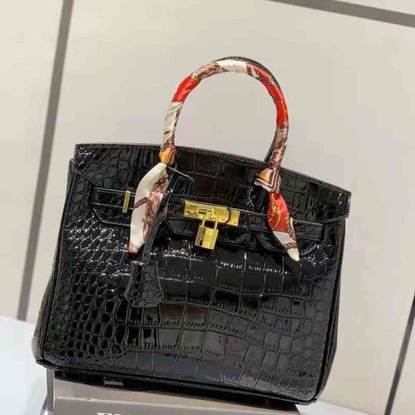 luxury classic handbags birkins'ss crocodile pattern platinum bag leather women's 2022 fashion contrast color versatile atmosphere
luxury classic handbags birkins'ss crocodile pattern platinum bag leather women's 2022 fashion contrast color versatile atmosphere