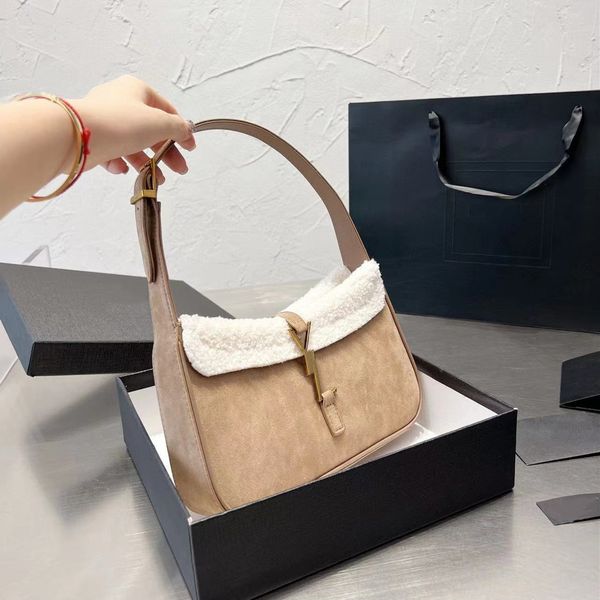 fashion womens shoulder bags women axillary handbags suede fur classic letter wallet bag
fashion womens shoulder bags women axillary handbags suede fur classic letter wallet bag