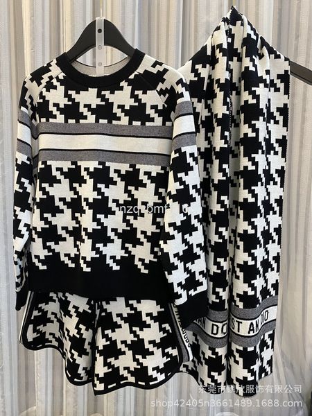 women's knits & tees 21 autumn and winter black white thous bird lattice knitted suit pullover long sleeve casual shorts age reduction
women's knits & tees 21 autumn and winter black white thous bird lattice knitted suit pullover long sleeve casual shorts age reduction
